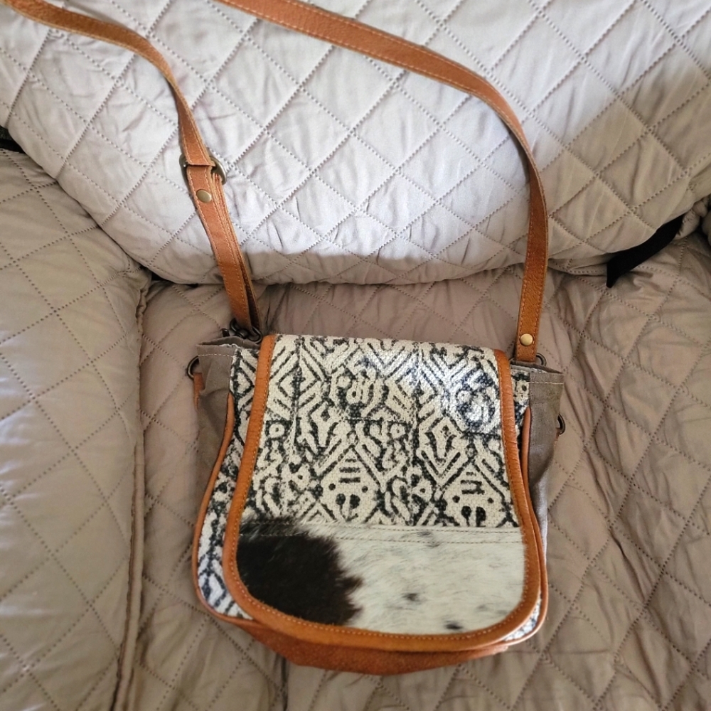 Myra, crossbody purse (model is 5'2")